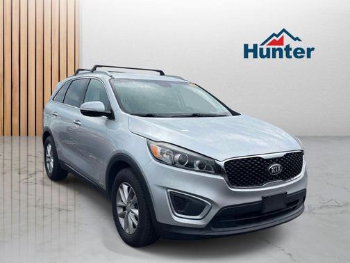 Sparkling Silver 2017 Kia Sorento LX