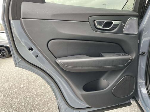 2023 Volvo XC60 Recharge Plug-In Hybrid T8 Ultimate Dark Theme