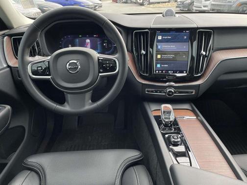 2023 Volvo XC60 Recharge Plug-In Hybrid T8 Ultimate Dark Theme
