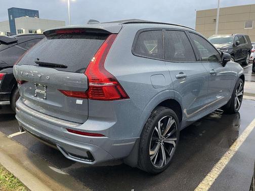 2023 Volvo XC60 Recharge Plug-In Hybrid T8 Ultimate Dark Theme