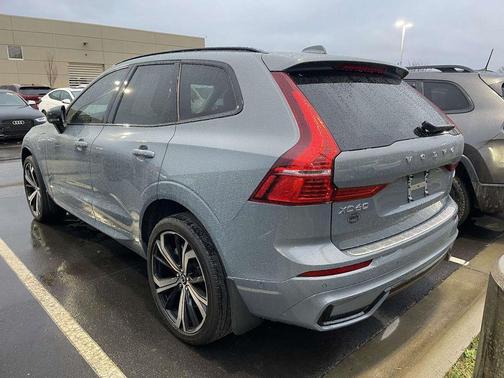 2023 Volvo XC60 Recharge Plug-In Hybrid T8 Ultimate Dark Theme