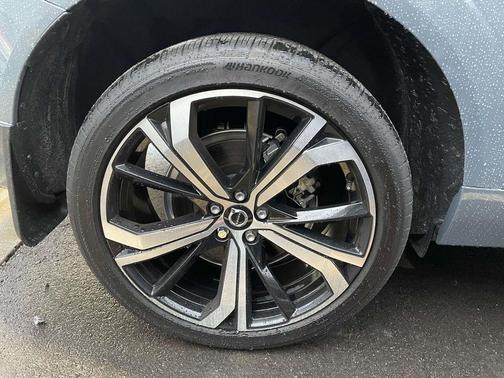 2023 Volvo XC60 Recharge Plug-In Hybrid T8 Ultimate Dark Theme