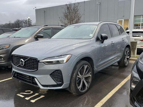 2023 Volvo XC60 Recharge Plug-In Hybrid T8 Ultimate Dark Theme