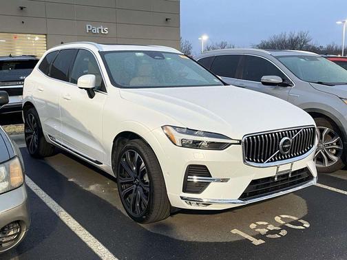 2023 Volvo XC60 B6 Ultimate Bright Theme