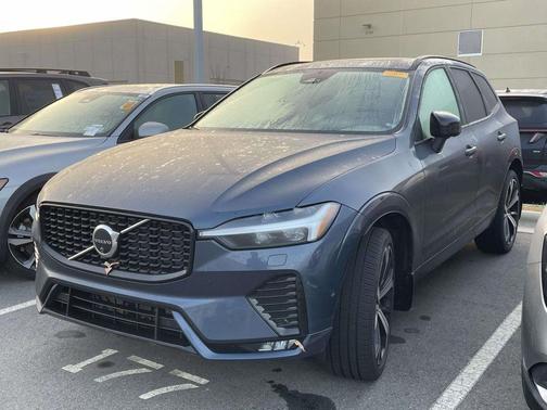2024 Volvo XC60 B5 Ultimate Dark Theme
