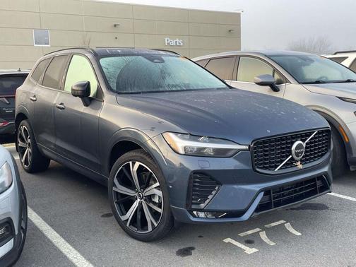 2024 Volvo XC60 B5 Ultimate Dark Theme