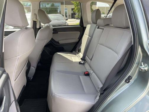 Jasmine Green Metallic 2016 Subaru Forester 2.5i Limited