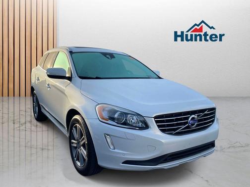 Crystal White Pearl Metallic 2017 Volvo XC60 T5 Inscription