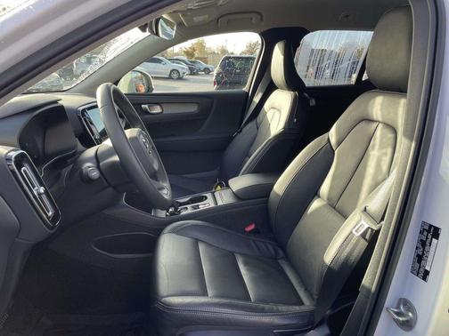 2023 Volvo XC40 B5 Core