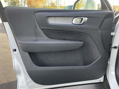 2023 Volvo XC40 B5 Core