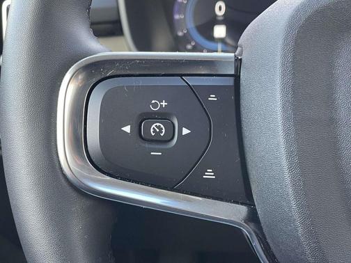 2023 Volvo XC40 B5 Core