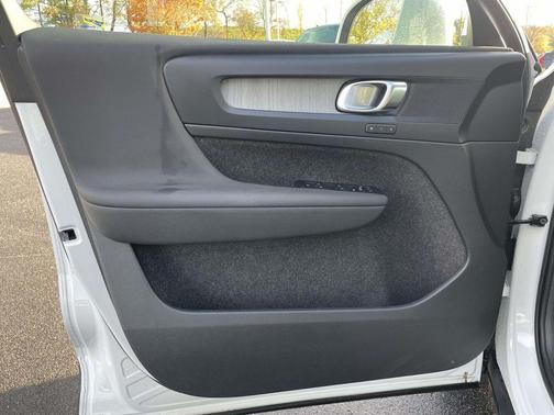 2023 Volvo XC40 B5 Core