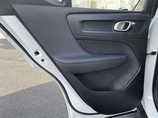 2023 Volvo XC40 B5 Core