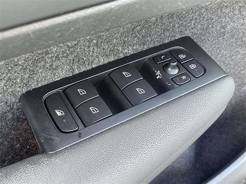 2023 Volvo XC40 B5 Core