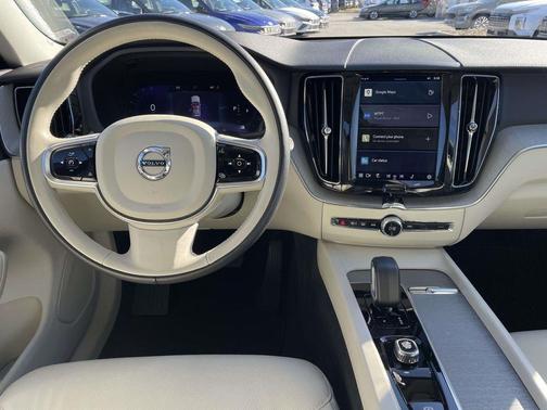 2023 Volvo XC60 B5 Plus Bright Theme
