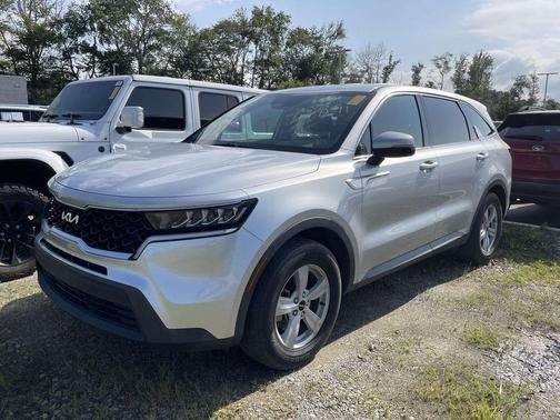 Sparkling Silver 2022 Kia Sorento LX