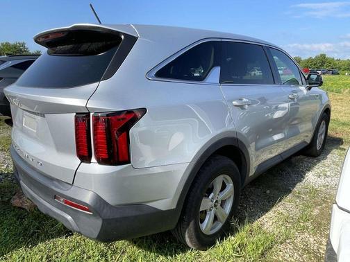 Sparkling Silver 2022 Kia Sorento LX