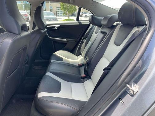 Gray Metallic 2018 Volvo S60 Cross Country T5