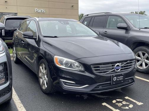 Onyx Black Metallic 2017 Volvo V60 T5 Platinum