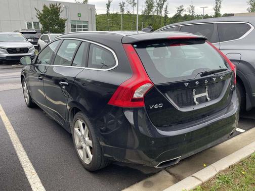 Onyx Black Metallic 2017 Volvo V60 T5 Platinum