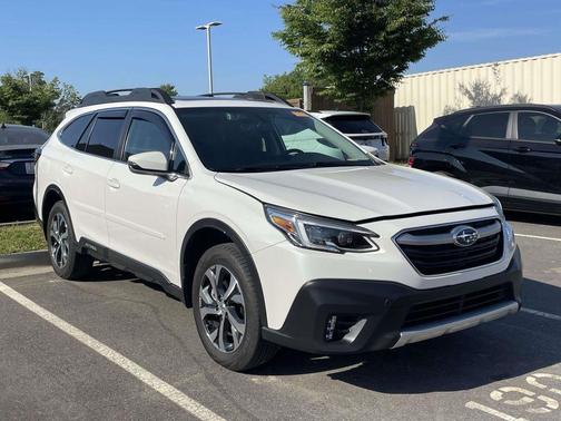Crystal White Pearl 2022 Subaru Outback Limited