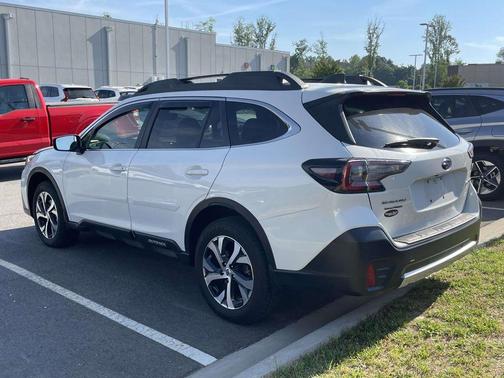 Crystal White Pearl 2022 Subaru Outback Limited