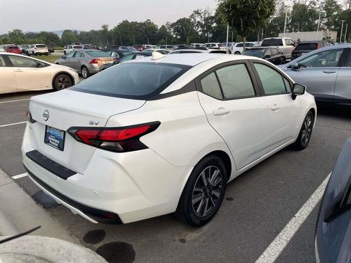 Aspen White 2023 Nissan Versa 1.6 SV