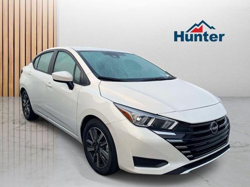 Aspen White 2023 Nissan Versa 1.6 SV