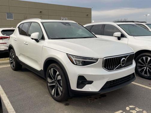 2023 Volvo XC40 B5 Plus Bright Theme