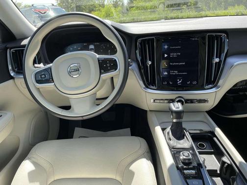 2020 Volvo V60 Cross Country T5
