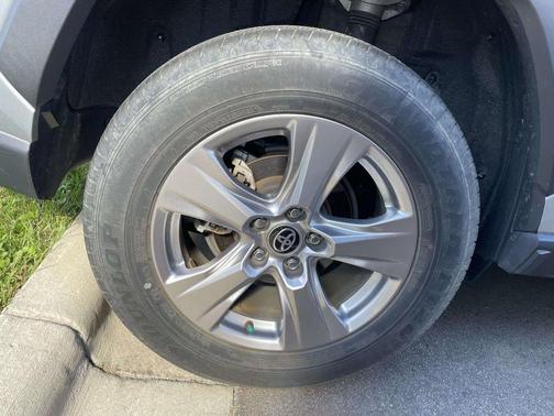 Silver Sky Metallic 2022 Toyota RAV4 XLE
