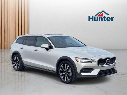 2021 Volvo V60 Cross Country T5