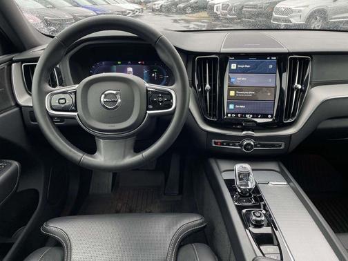 2024 Volvo XC60 Recharge Plug-In Hybrid T8 Ultimate Black Edition