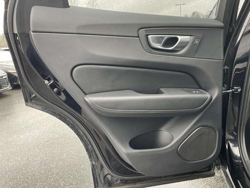 2024 Volvo XC60 Recharge Plug-In Hybrid T8 Ultimate Black Edition