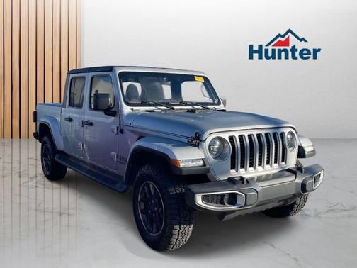 Silver Zynith Clearcoat 2023 Jeep Gladiator Overland
