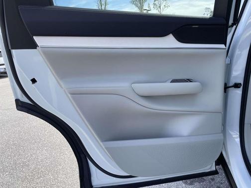 Crystal White Metallic 2025 Volvo EX90 Twin Motor Ultra