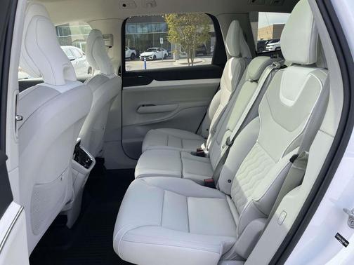 Crystal White Metallic 2025 Volvo EX90 Twin Motor Ultra