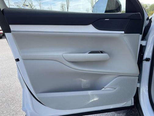 Crystal White Metallic 2025 Volvo EX90 Twin Motor Ultra