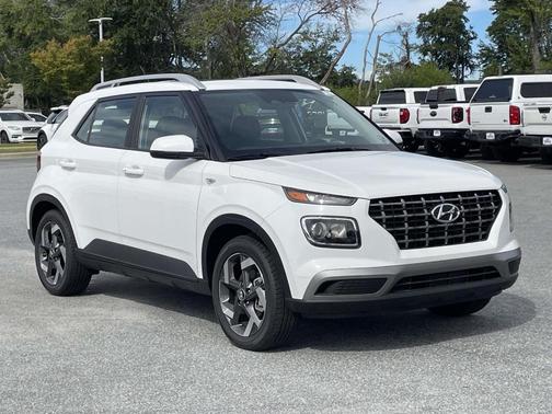 Lunar White 2026 Hyundai VENUE SEL