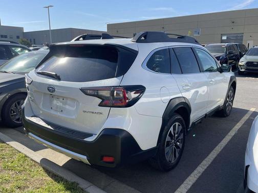 Crystal White Pearl 2025 Subaru Outback Limited