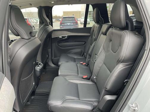 2025 Volvo XC90 B6 Ultra
