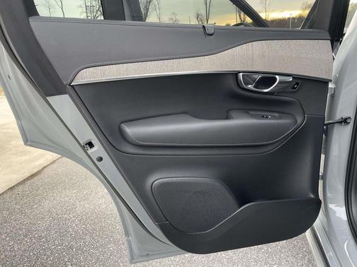 2025 Volvo XC90 B6 Ultra