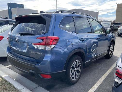 2024 Subaru Forester Premium
