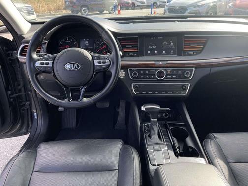 2018 Kia Cadenza Premium
