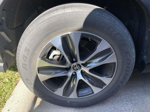 Midnight Black Metallic 2023 Toyota Highlander XLE