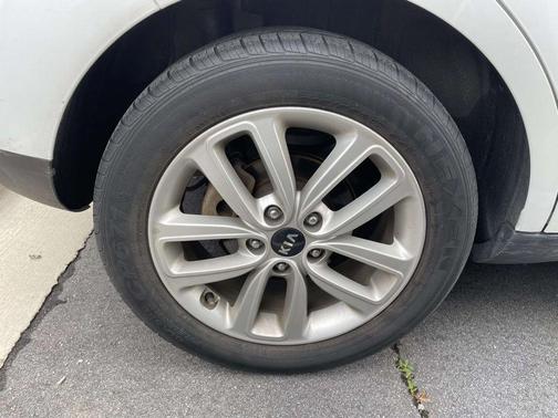 Clear White 2019 Kia Soul +