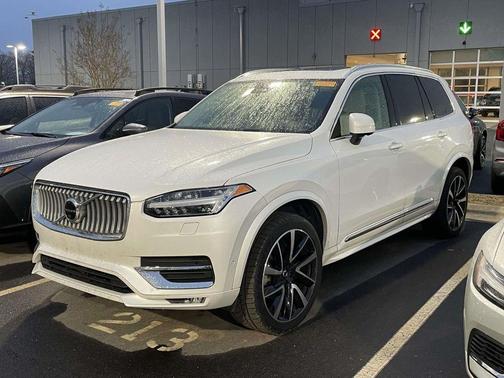 2023 Volvo XC90 B5 Plus