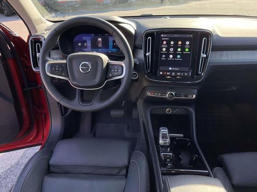 Fusion Red Metallic 2024 Volvo XC40 B5 Plus Bright Theme