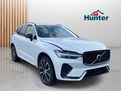 Crystal White Metallic 2024 Volvo XC60 B5 Ultimate Dark Theme
