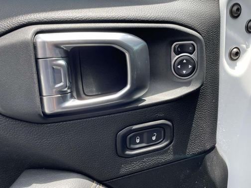 Bright White Clearcoat 2023 Jeep Wrangler Sahara